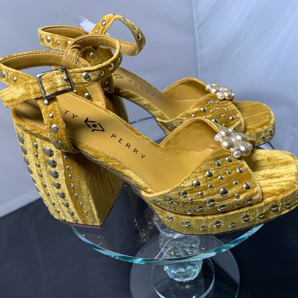 NWOT Katy Perry Studded Platform Sandals